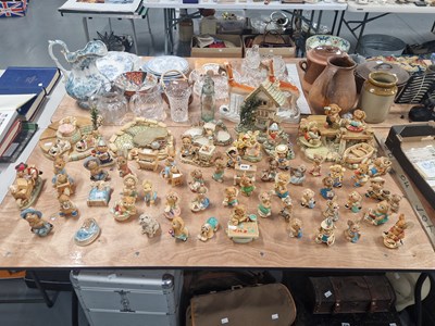 Lot 828 - A collection of Pendelfin figurines