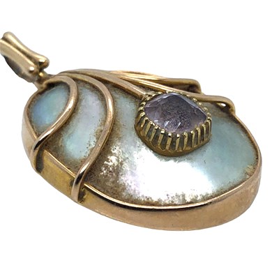 Lot 1019 - A late Victorian 15ct gold shell-form oval...