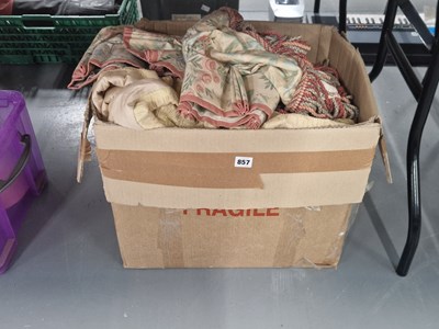 Lot 857 - A box of curtains