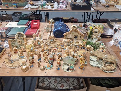 Lot 859 - A collection of Pendelfin figurines