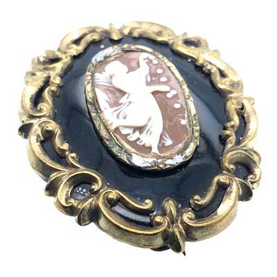 Lot 1044 - A cameo brooch. The oval panel depicts a...