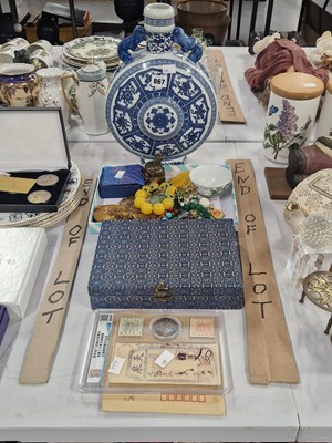Lot 867 - A Chinese blue and white moon flask, beads and...