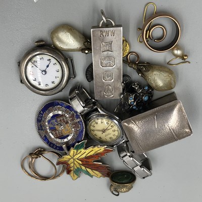 Lot 1051 - Jewellery, watches and collectables to include...