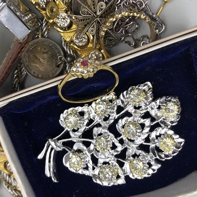 Lot 1056 - A diamond set heart ring, assessed as 9ct gold,...