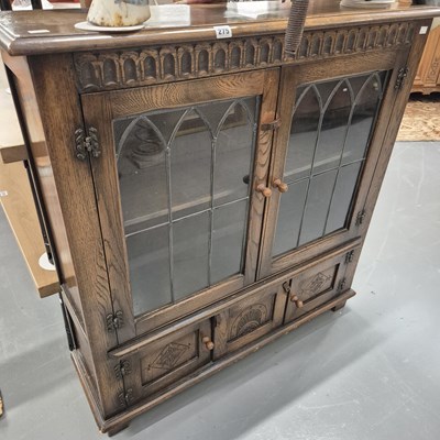 Lot 275 - A glazed oak bookcase. H 105 W 102 D 29cm.