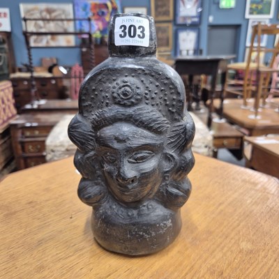 Lot 303 - An interesting pre-Columbian type vessel