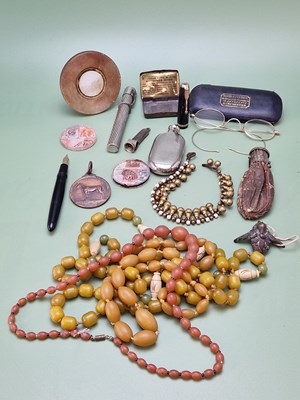 Lot 1071 - A Parker duofold fountain pen with a 14ct gold...