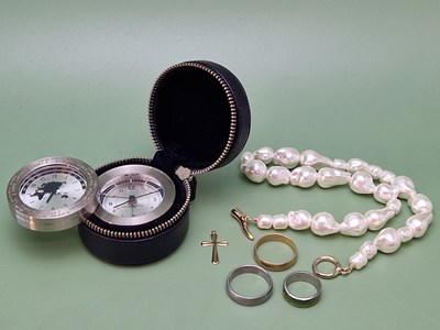 Lot 1073 - A 9ct hallmarked gold wedding ring, size Z...