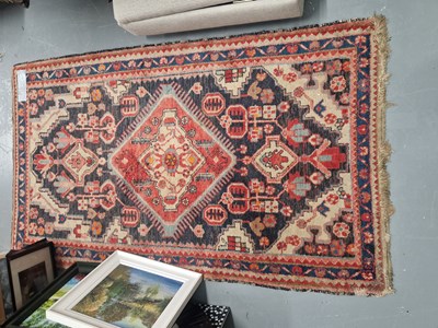 Lot 1172 - A Persian Hamadan rug, 96cm x 164cm