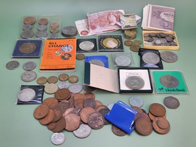 Lot 1085 - A good mixed selection of antique and later...