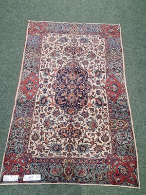 Lot 1225 - A Persian Isfahan rug, 209 x 133cm