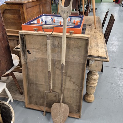 Lot 435 - A turfing spade and an unusual fork