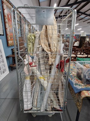 Lot 907 - A collection of various roller blinds