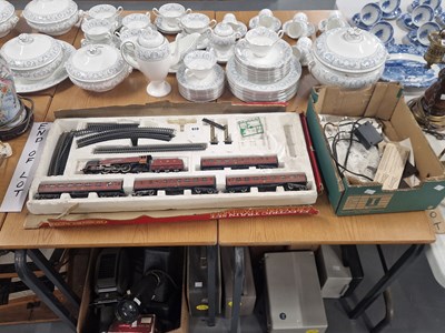 Lot 910 - A boxed Hornby Dublo passenger train set