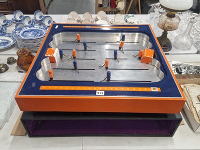 Lot 913 - A boxed table top ice hockey game