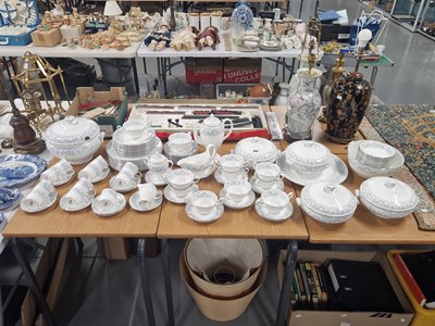 Lot 940 - A Wedgwood Dolphins pattern dinner service