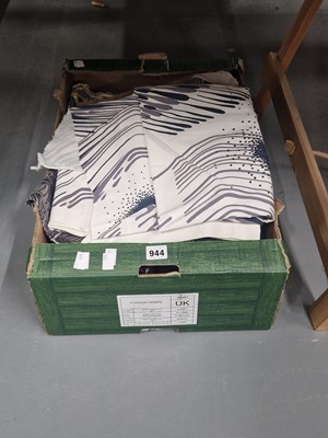 Lot 944 - A collection of textile and offcuts