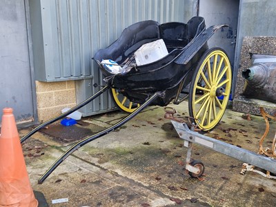 Lot 1252 - A vintage pony trap