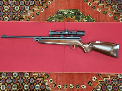 Lot 1284 - Air rifle.- An SMK QB78- Co2 powered air rifle...