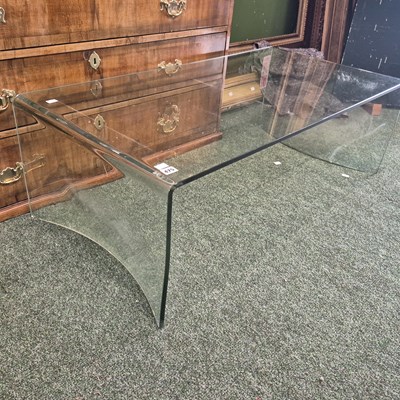 Lot 475 - A group of 3 plate glass tables. Largest H 40...