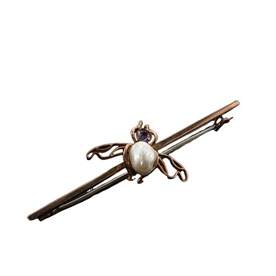 Lot 1002 - An antique novelty brooch crafted in 9ct gold...