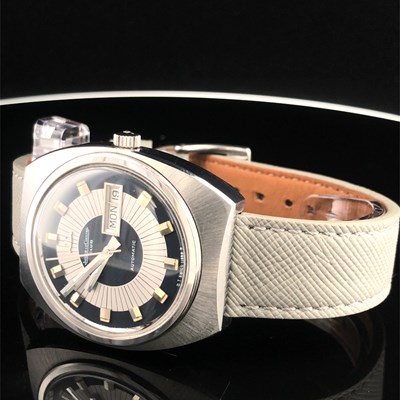 Lot 1009 - Jaeger-LeCoultre Club automatic day/date 38mm...