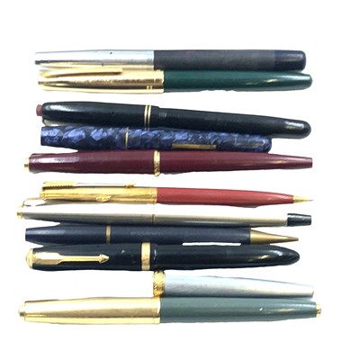Lot 1017 - Vintage pens to include a Parker Duofold with...
