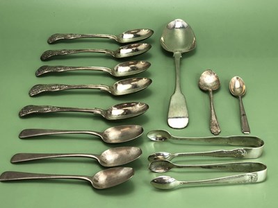 Lot 1282 - Five silver king's pattern tea spoons, five...