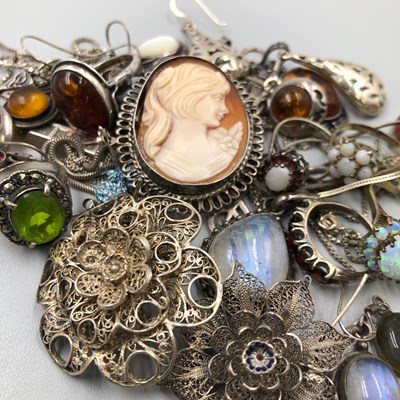 Lot 1033 - A quantity of sterling and continental silver...