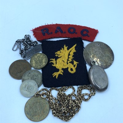 Lot 1043 - A vintage unhallmarked belcher Chain with gilt...