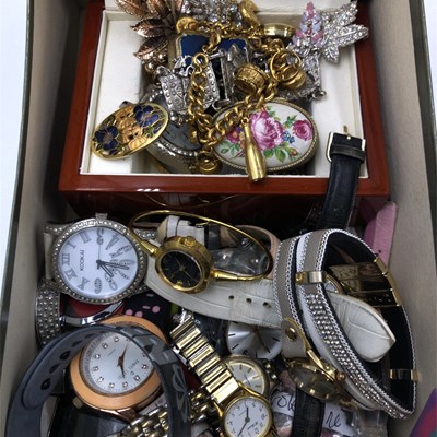 Lot 1044 - Jewellery and watches- a Siam silver brooch, a...