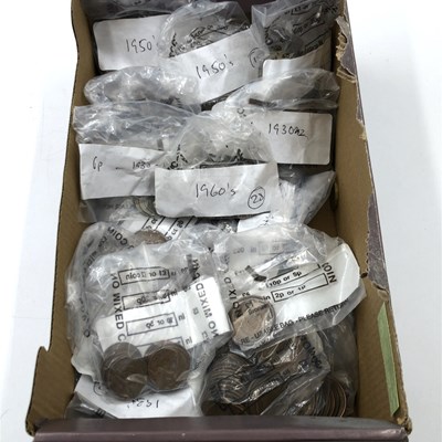 Lot 1045 - A collection of GB coins, including pennies,...