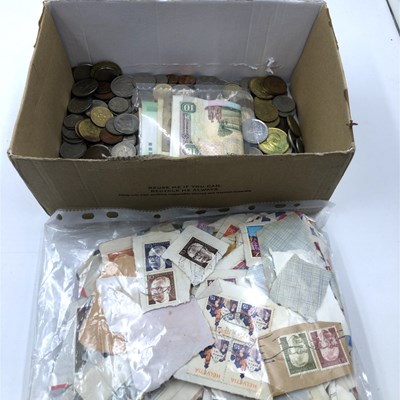 Lot 1068 - A large collection of world coins, banknotes...