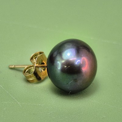 Lot 1042 - A pair of oblate spheroid iridescent pearl...