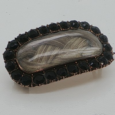 Lot 1069 - A fine early 19th century mourning brooch. The...