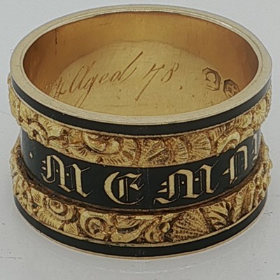 Lot 1073 - A fine Georgian 18ct hallmarked gold mourning...