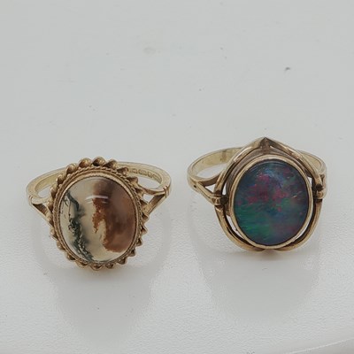Lot 1074 - A 9ct hallmarked gold moss agate cabochon ring,...