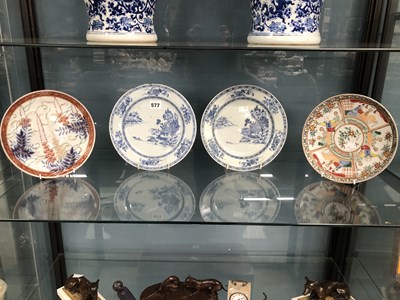 Lot 577 - A pair of 18th century Chinese blue and white...