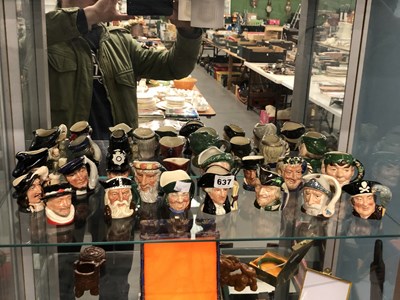 Lot 637 - Seventeen Doulton character jugs