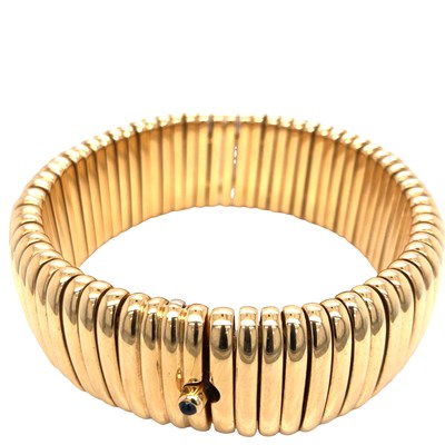 Lot 1087 - David Morris - An Italian hallmarked 18ct gold...