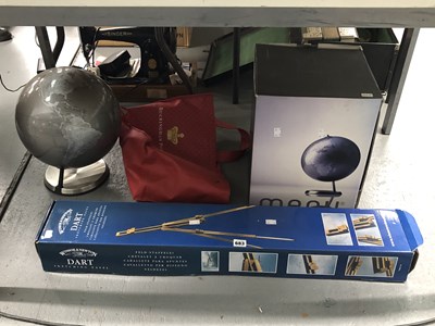 Lot 683 - A boxed Winsor & Newton artist's easel...