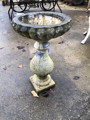 Lot 477 - A concrete bird bath