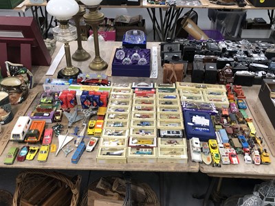 Lot 696 - Boxed Lledo and Corgi advertising vans and...