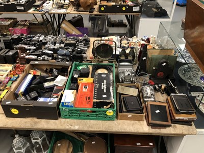 Lot 698 - Camera and dark room accessories, a Bing...