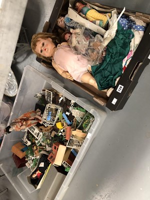 Lot 729 - A collection of dolls together with plastic...