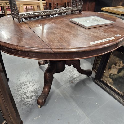 Lot 111 - A Victorian breakfast table H 71 Ø 116cm