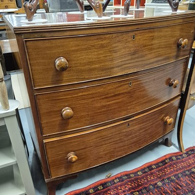 Lot 122 - A Regency mahogany three drawer chest H 92 W...
