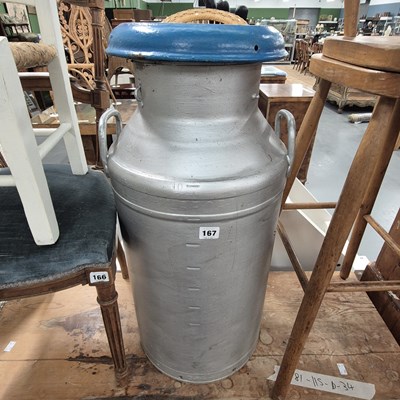 Lot 167 - A Vintage churn