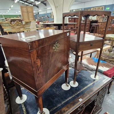 Lot 173 - A mahogany cellarette H 65cm W 46cm D 35cm and...