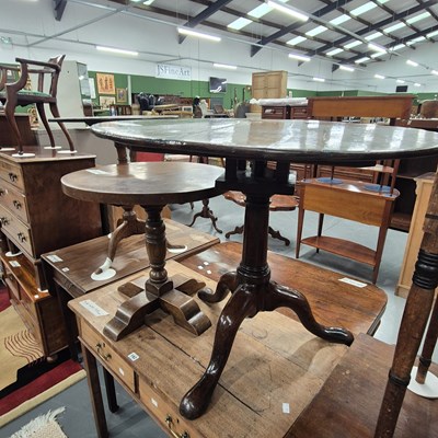 Lot 181 - An 18th-century oak birdcage tripod table H...